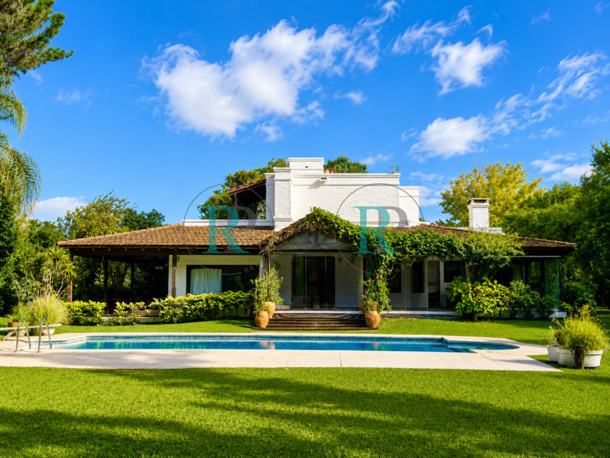 Casa ID.2926 - VENTA casa en solanas, 5 dormitorios, piscina, gran parque arbolado
