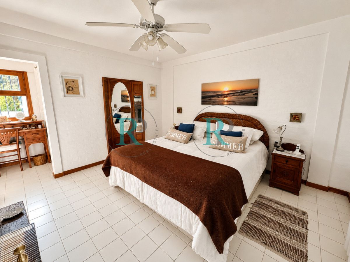 Casa ID.2926 - VENTA casa en solanas, 5 dormitorios, piscina, gran parque arbolado