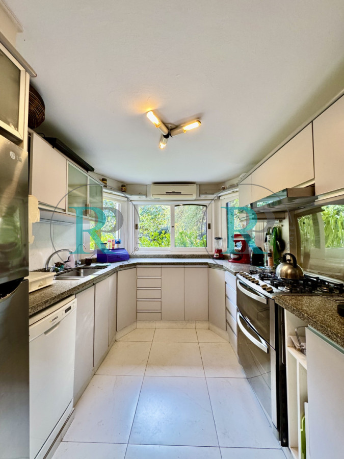 Casa ID.2926 - VENTA casa en solanas, 5 dormitorios, piscina, gran parque arbolado