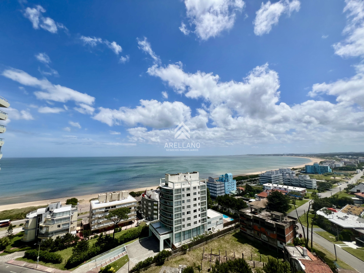 Apartamento ID.4244 - Venta apartamento en Playa Mansa, 3 dormitorios, 2 baños, vistas al mar
