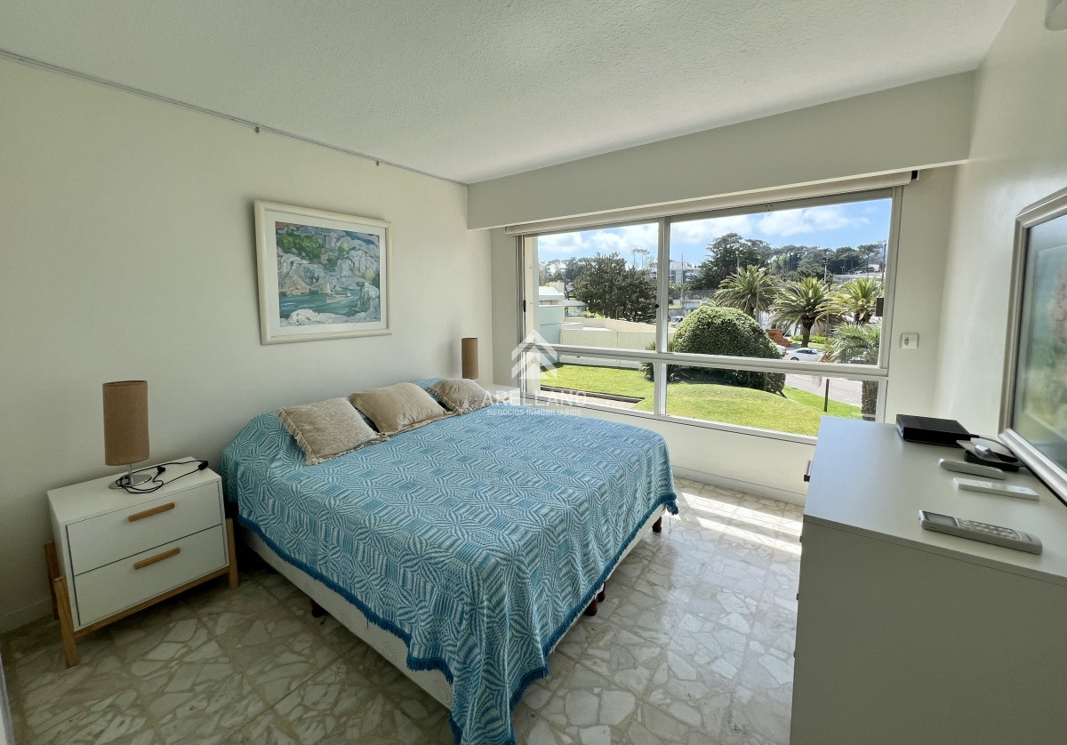 Apartamento ID.4095 - Venta apartamento en Playa Mansa, Punta del este, 4 dormitorios, parrillero propio