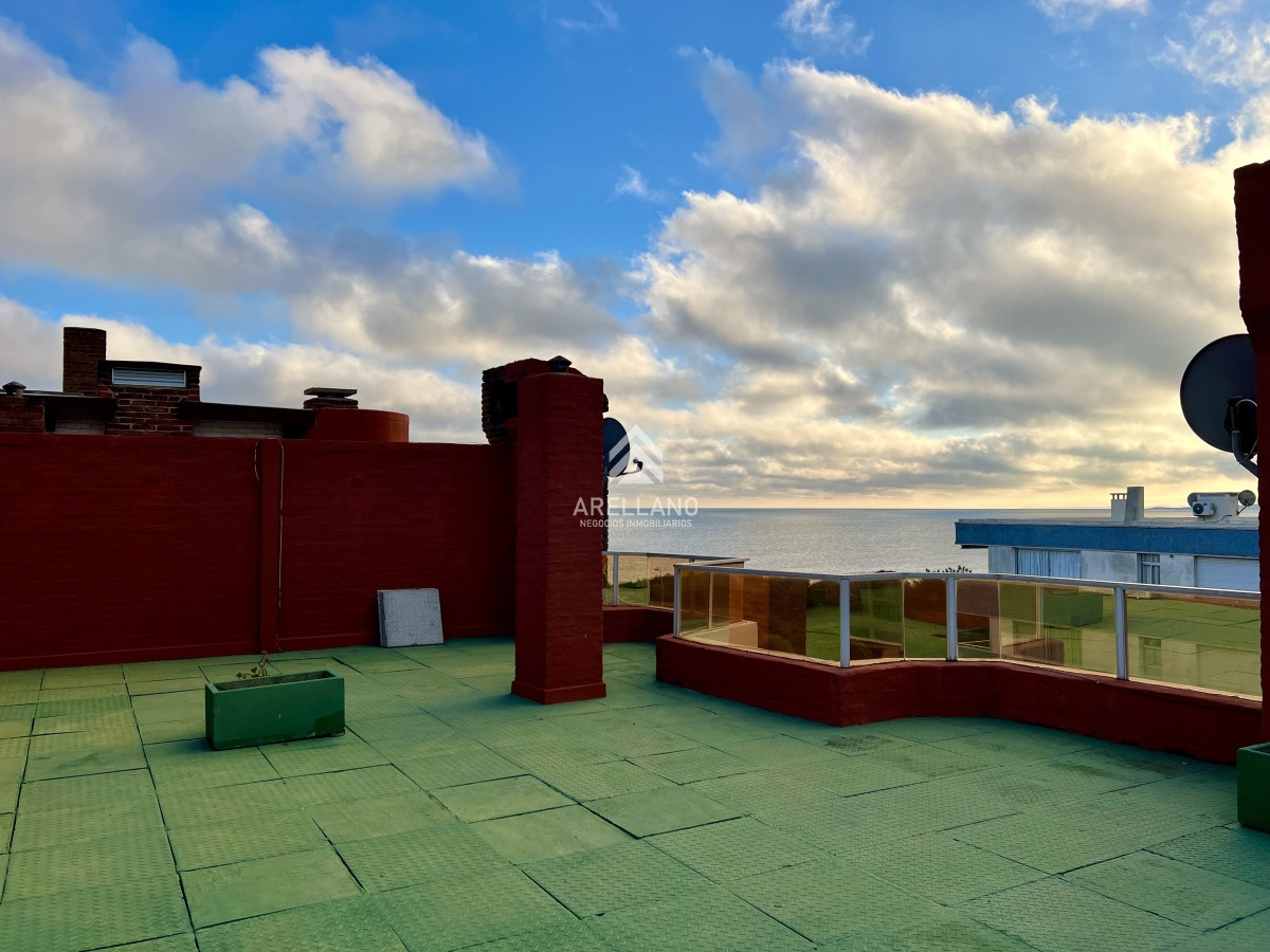 Apartamento ID.3718 - Venta apartamento en playa mansa 2 dormitorios 2 baños y parrillero