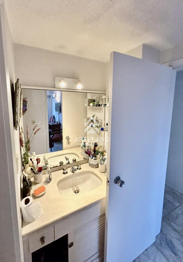 Apartamento ID.4244 - Venta apartamento en Playa Mansa, 3 dormitorios, 2 baños, vistas al mar