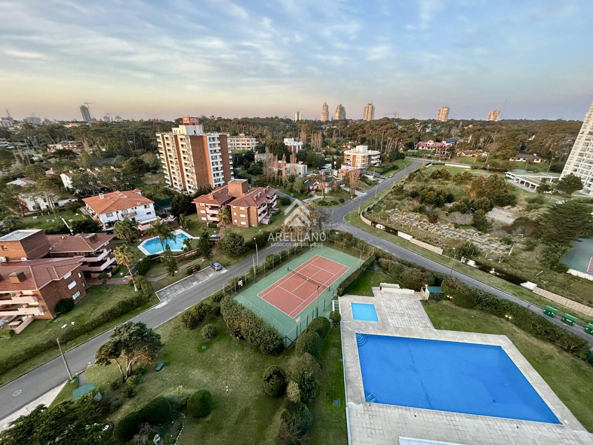 Apartamento ID.4244 - Venta apartamento en Playa Mansa, 3 dormitorios, 2 baños, vistas al mar
