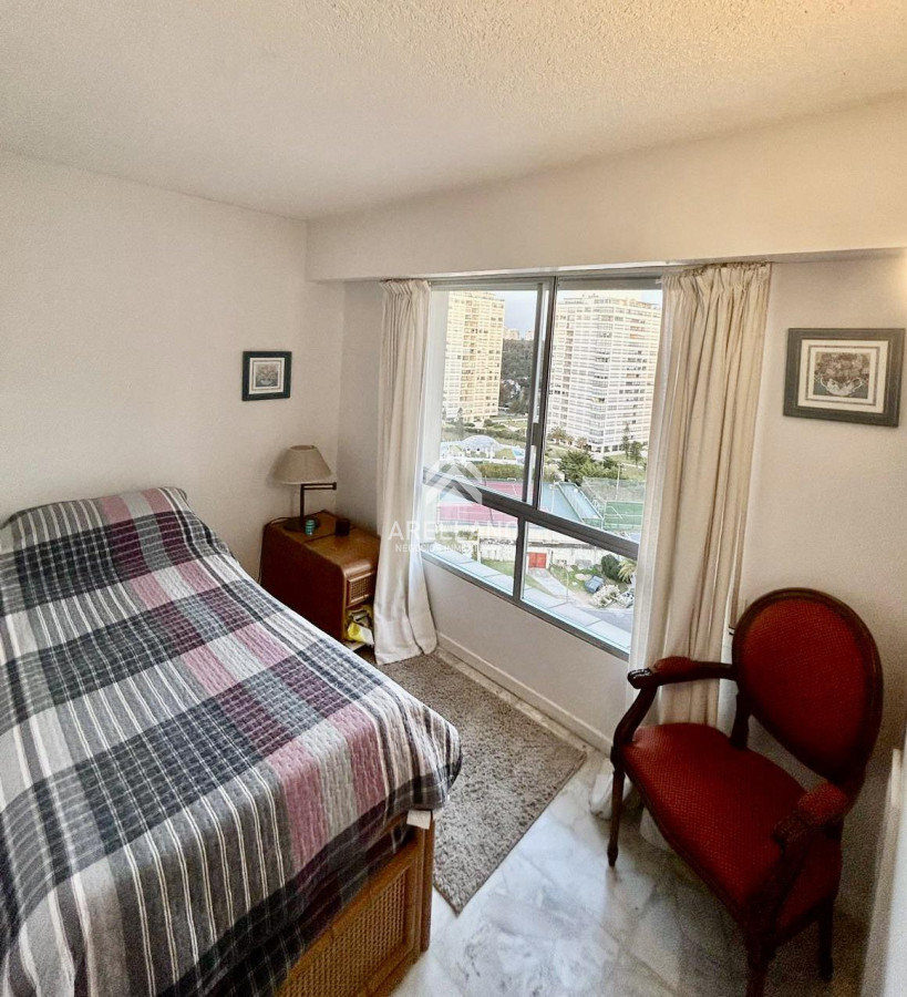 Apartamento ID.4244 - Venta apartamento en Playa Mansa, 3 dormitorios, 2 baños, vistas al mar