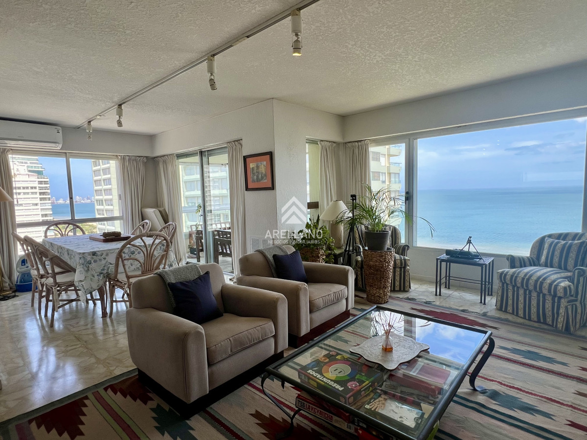 Apartamento ID.4244 - Venta apartamento en Playa Mansa, 3 dormitorios, 2 baños, vistas al mar