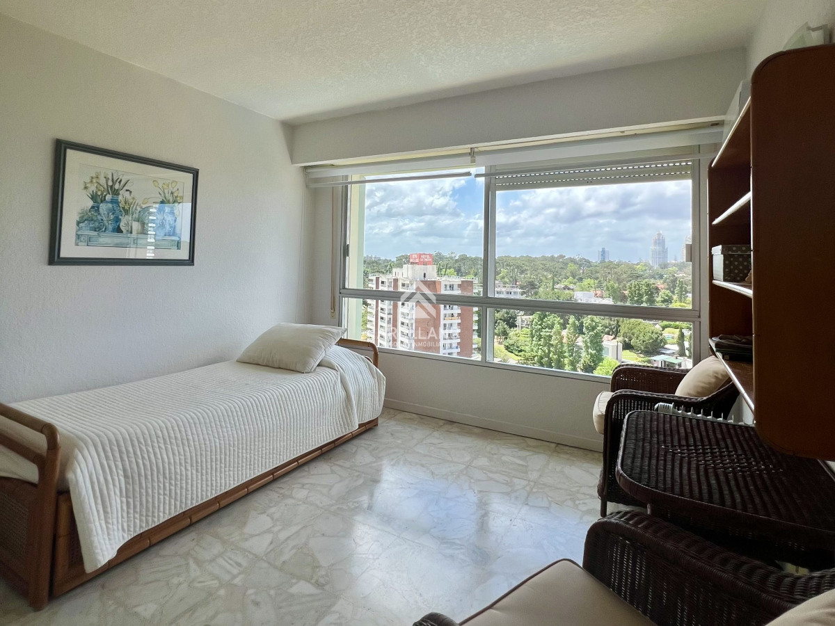 Apartamento ID.4244 - Venta apartamento en Playa Mansa, 3 dormitorios, 2 baños, vistas al mar
