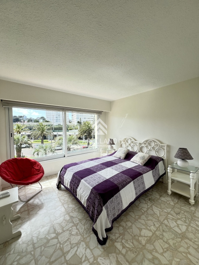 Apartamento ID.4095 - Venta apartamento en Playa Mansa, Punta del este, 4 dormitorios, parrillero propio