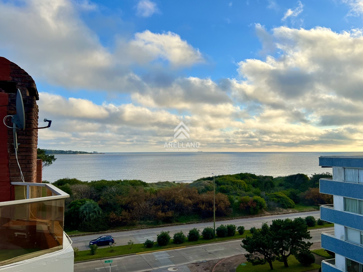 Apartamento ID.3718 - Venta apartamento en playa mansa 2 dormitorios 2 baños y parrillero