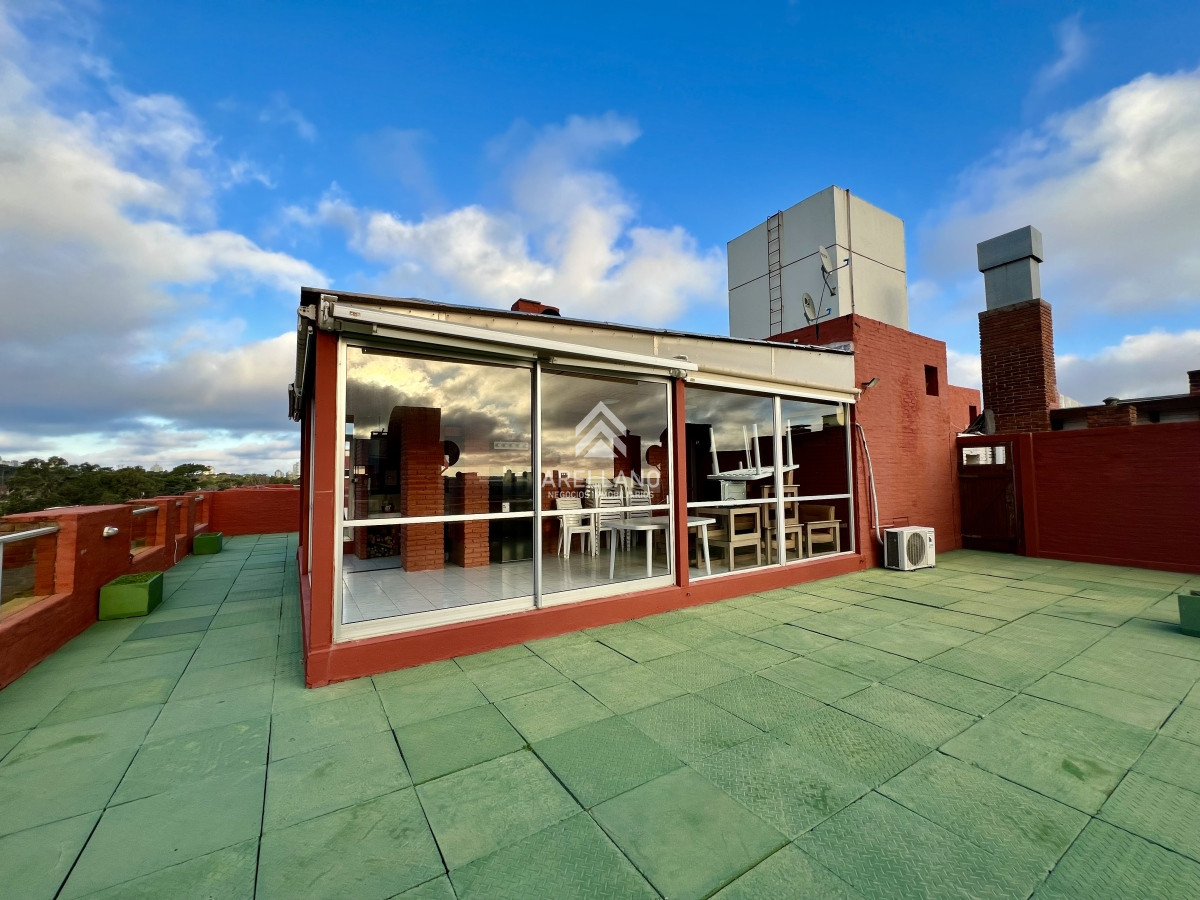 Apartamento ID.3718 - Venta apartamento en playa mansa 2 dormitorios 2 baños y parrillero
