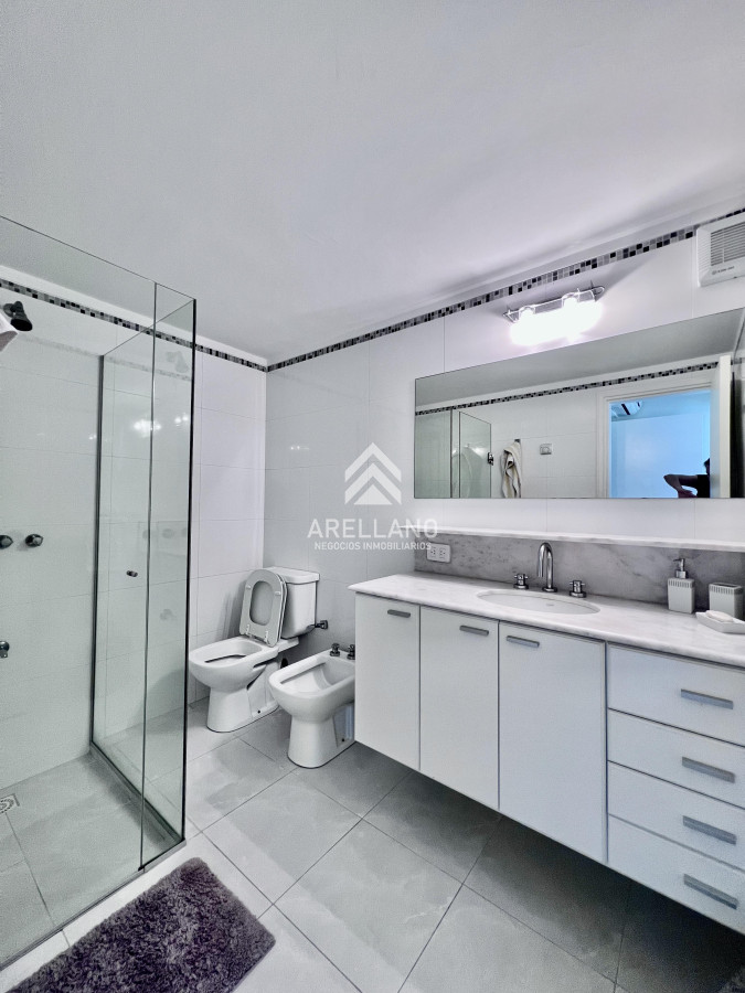 Apartamento ID.4095 - Venta apartamento en Playa Mansa, Punta del este, 4 dormitorios, parrillero propio