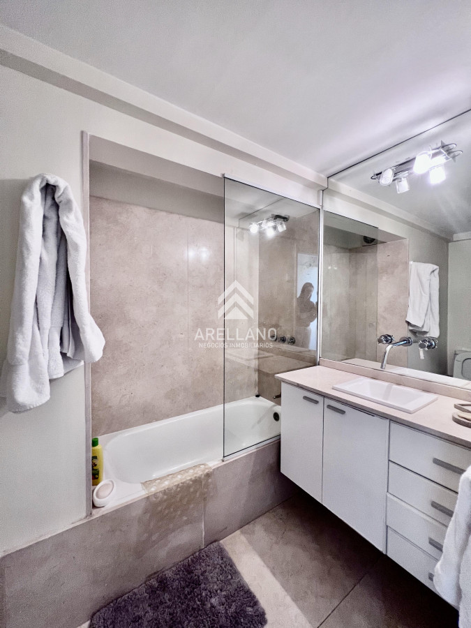 Apartamento ID.4095 - Venta apartamento en Playa Mansa, Punta del este, 4 dormitorios, parrillero propio