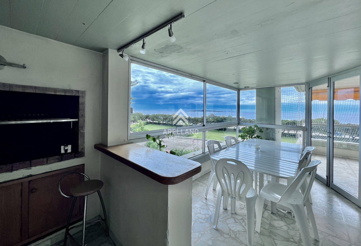 Apartamento ID.4095 - Venta apartamento en Playa Mansa, Punta del este, 4 dormitorios, parrillero propio