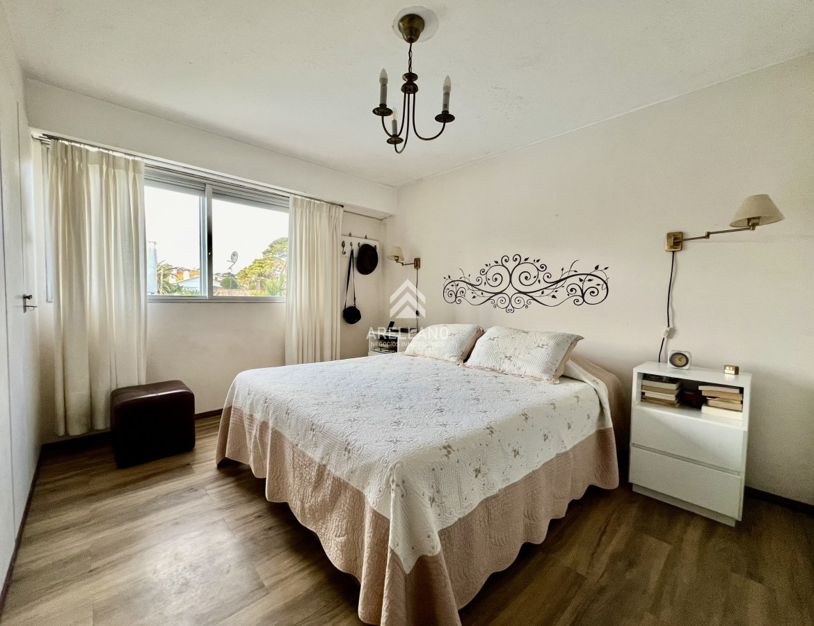 Apartamento ID.3718 - Venta apartamento en playa mansa 2 dormitorios 2 baños y parrillero