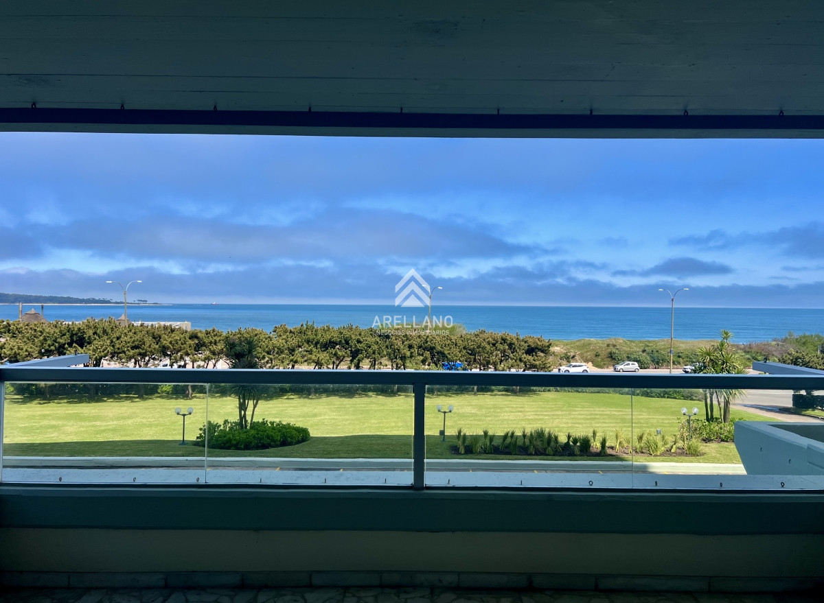 Apartamento ID.4095 - Venta apartamento en Playa Mansa, Punta del este, 4 dormitorios, parrillero propio