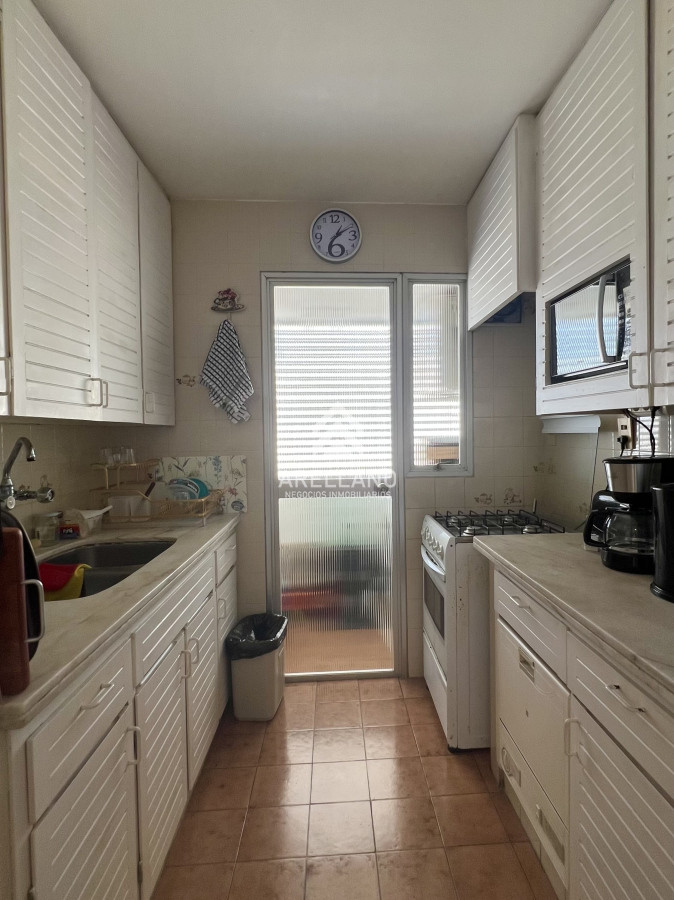 Apartamento ID.4244 - Venta apartamento en Playa Mansa, 3 dormitorios, 2 baños, vistas al mar