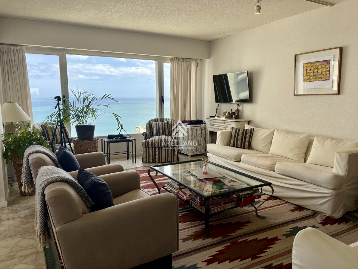 Apartamento ID.4244 - Venta apartamento en Playa Mansa, 3 dormitorios, 2 baños, vistas al mar