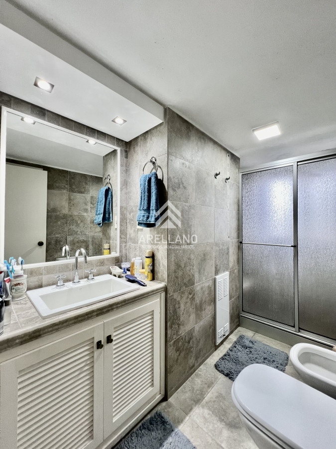 Apartamento ID.3718 - Venta apartamento en playa mansa 2 dormitorios 2 baños y parrillero