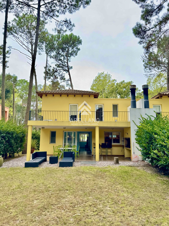 Casa ID.4445 - Venta casa en solanas, barrio privado, 3 dormitorios, 2 baños