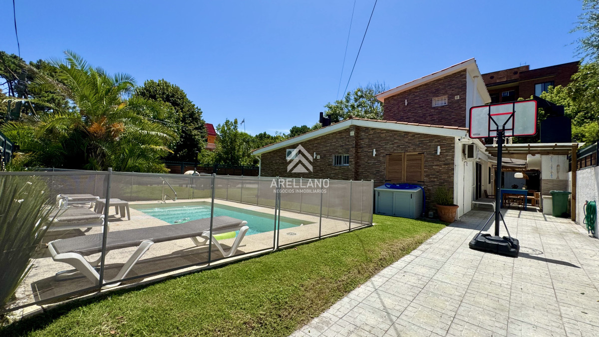 Casa ID.6276 - Venta Casa en Punta del Este, 3 dormitorios 3 baños, piscina climatizada