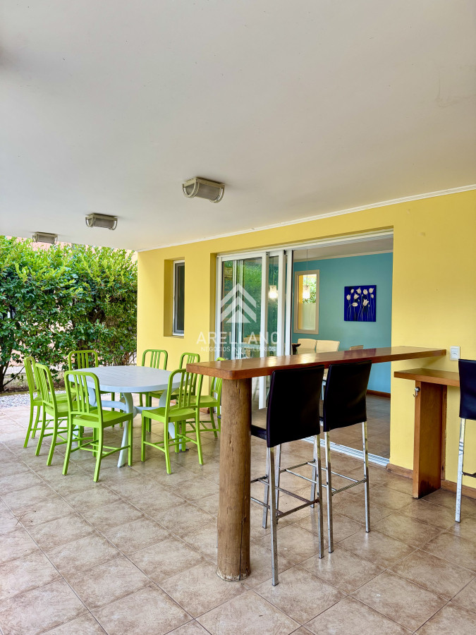 Casa ID.4445 - Venta casa en solanas, barrio privado, 3 dormitorios, 2 baños