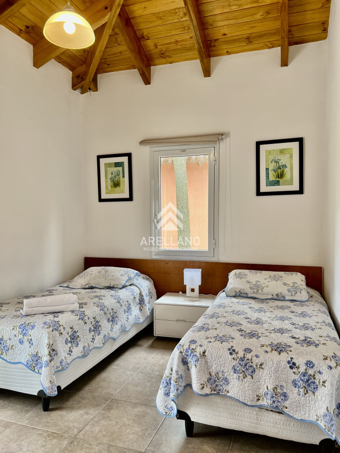 Casa ID.4445 - Venta casa en solanas, barrio privado, 3 dormitorios, 2 baños