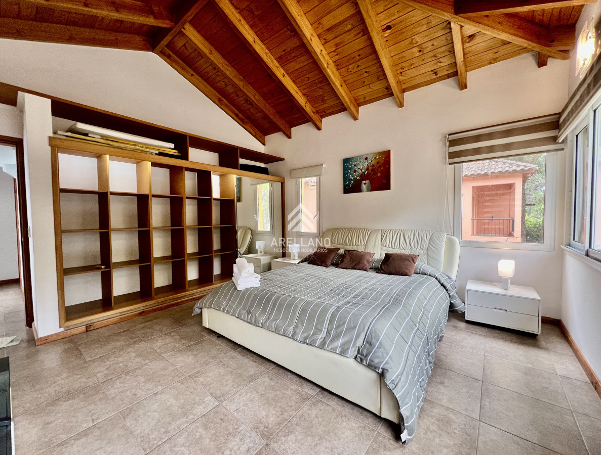 Casa ID.4445 - Venta casa en solanas, barrio privado, 3 dormitorios, 2 baños