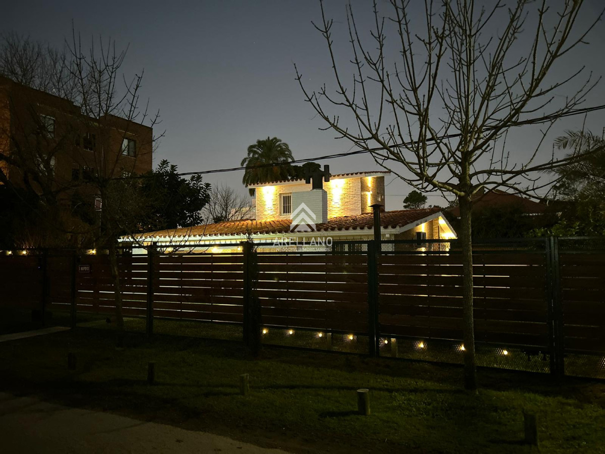 Casa ID.6276 - Venta Casa en Punta del Este, 3 dormitorios 3 baños, piscina climatizada