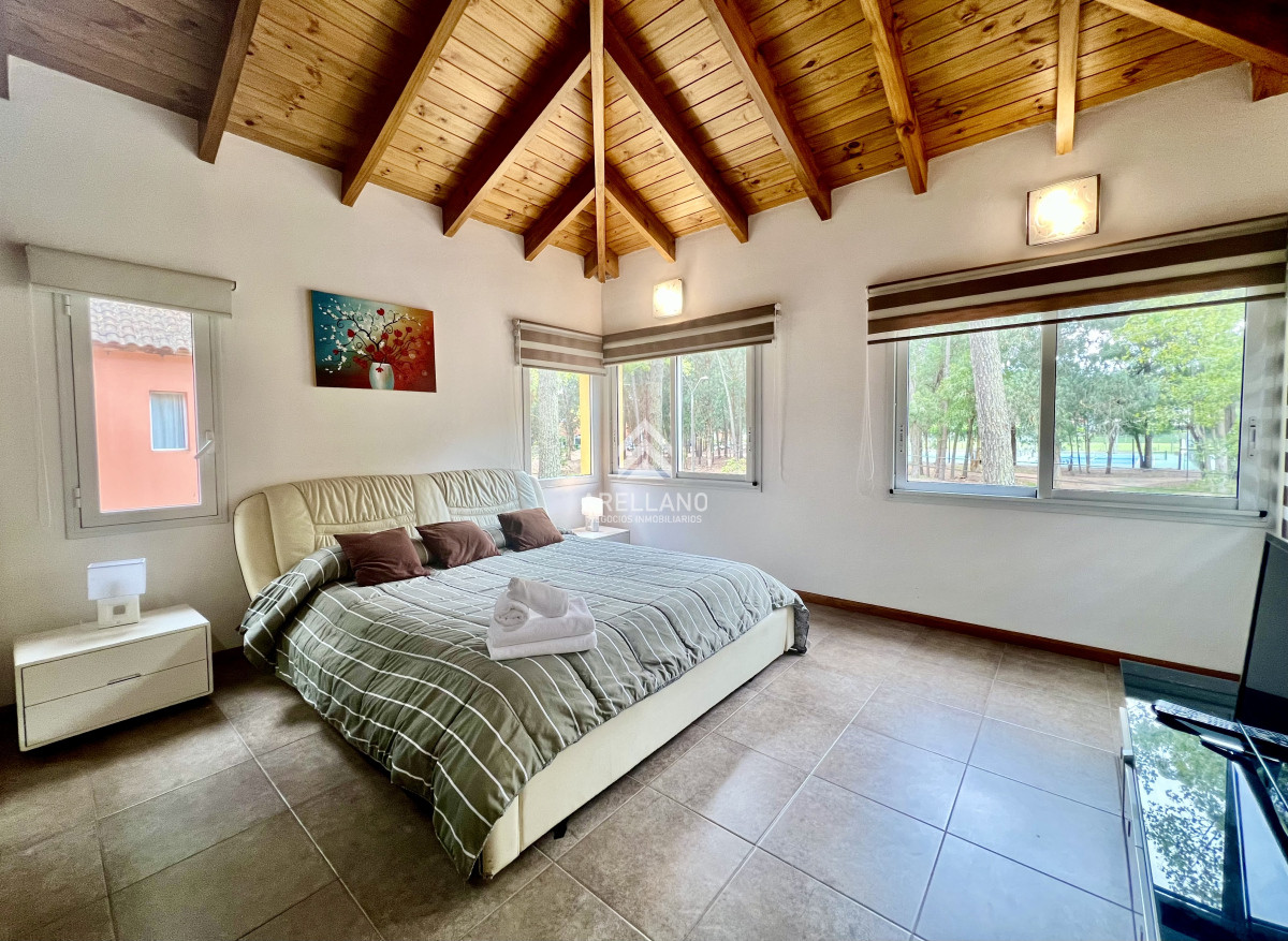 Casa ID.4445 - Venta casa en solanas, barrio privado, 3 dormitorios, 2 baños