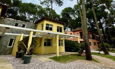 Venta casa en solanas, barrio privado, 3 dormitorios, 2 baños