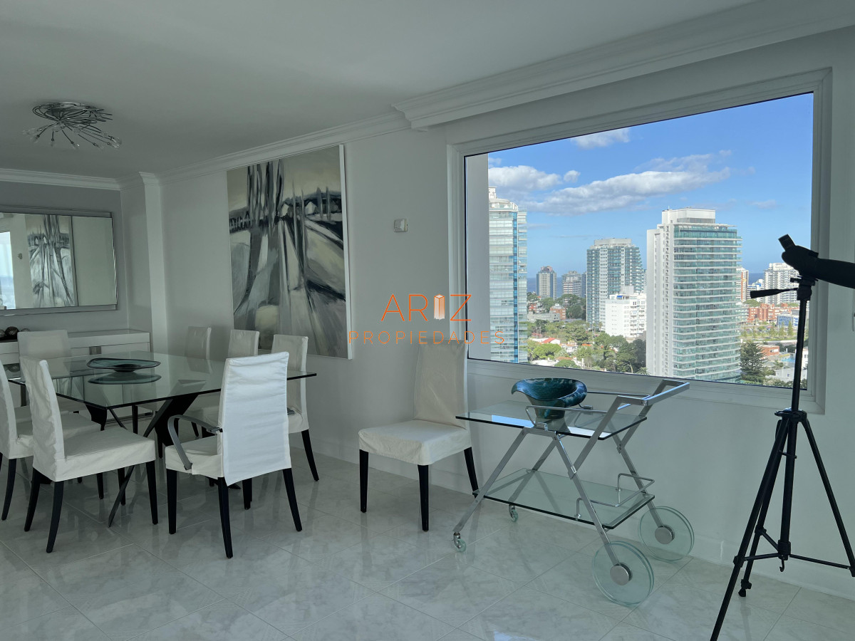 Apartamento ID.2105 - Venta apartamento en playa mansa, 4 dormitorios, penthouse IMPERDIBLE