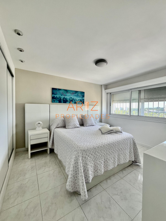 Apartamento ID.2105 - Venta apartamento en playa mansa, 4 dormitorios, penthouse IMPERDIBLE