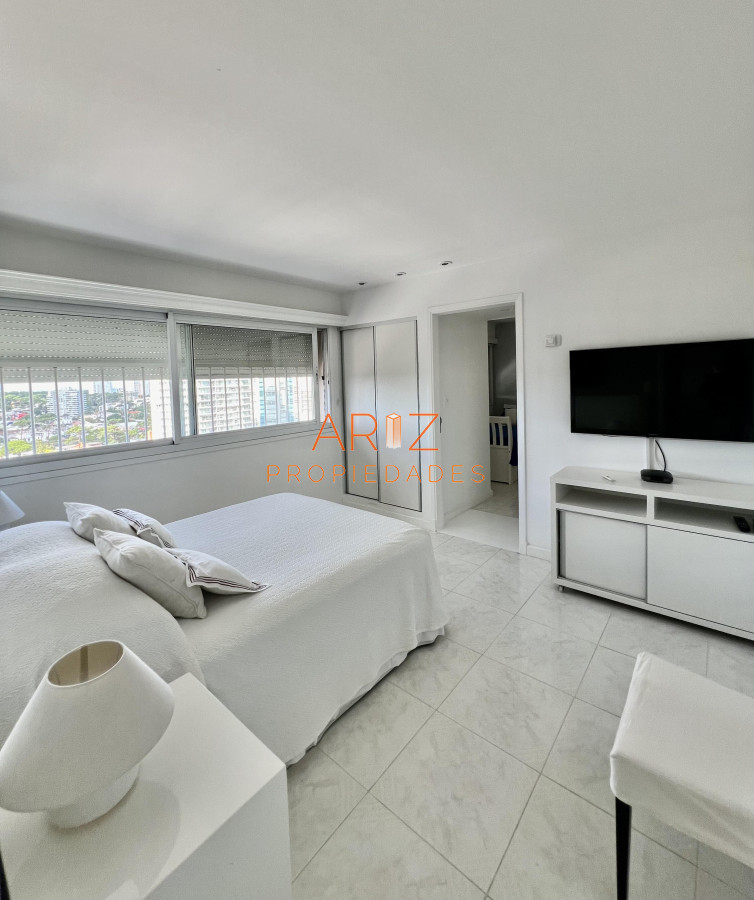 Apartamento ID.2105 - Venta apartamento en playa mansa, 4 dormitorios, penthouse IMPERDIBLE