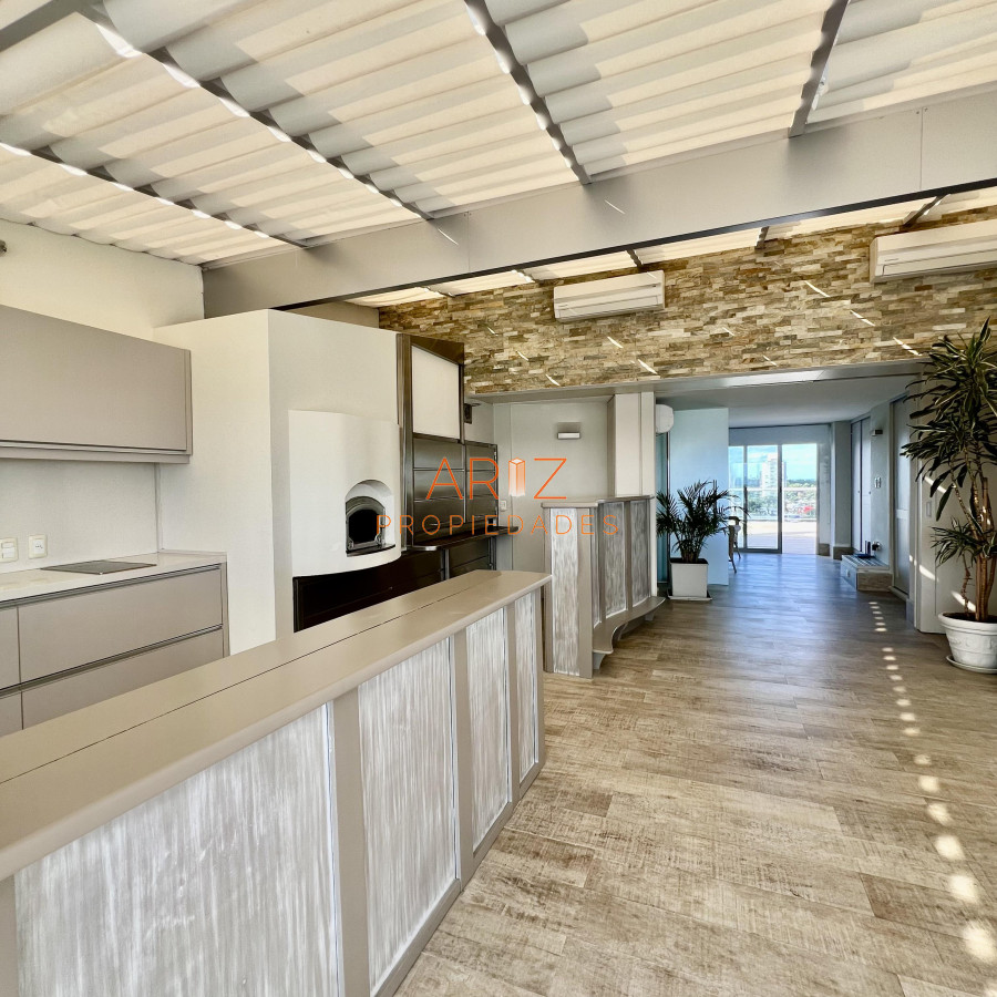 Apartamento ID.2105 - Venta apartamento en playa mansa, 4 dormitorios, penthouse IMPERDIBLE