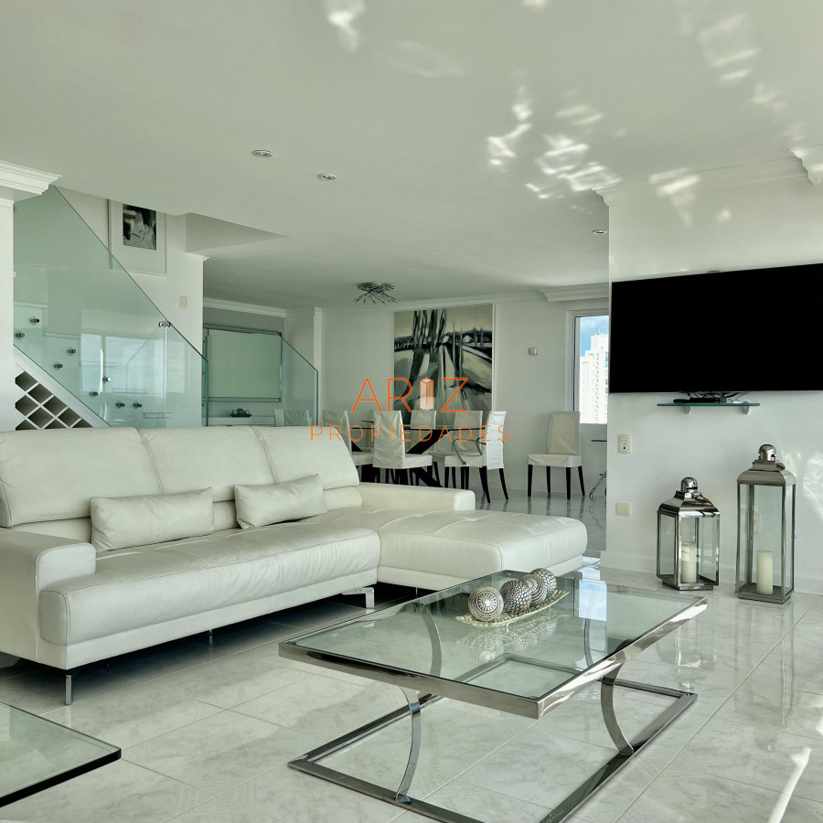 Apartamento ID.2105 - Venta apartamento en playa mansa, 4 dormitorios, penthouse IMPERDIBLE