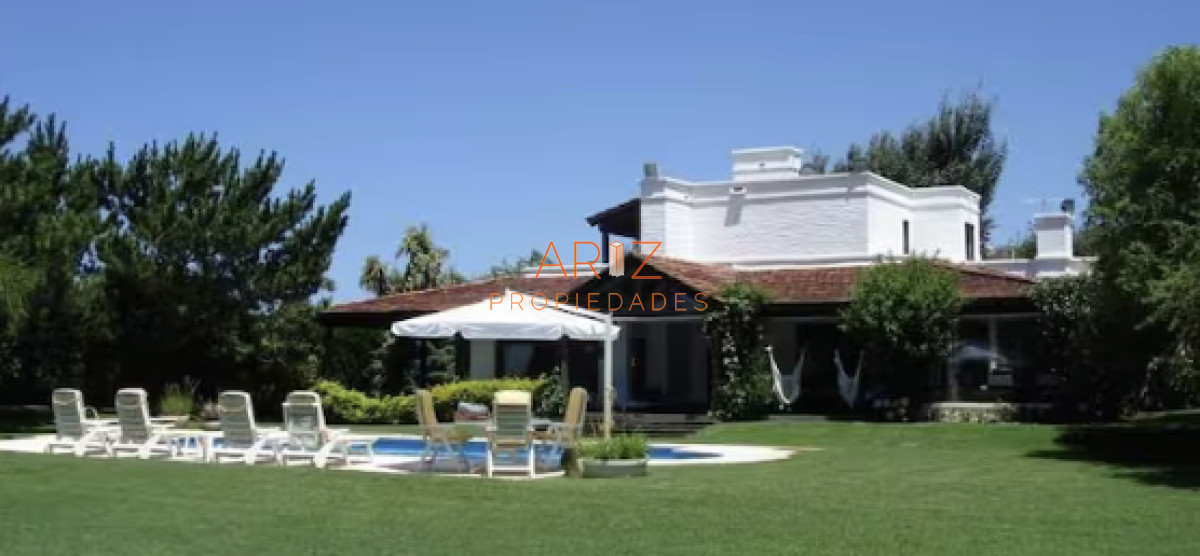 Casa ID.2441 - VENTA casa en solanas, 5 dormitorios, piscina, gran parque arbolado