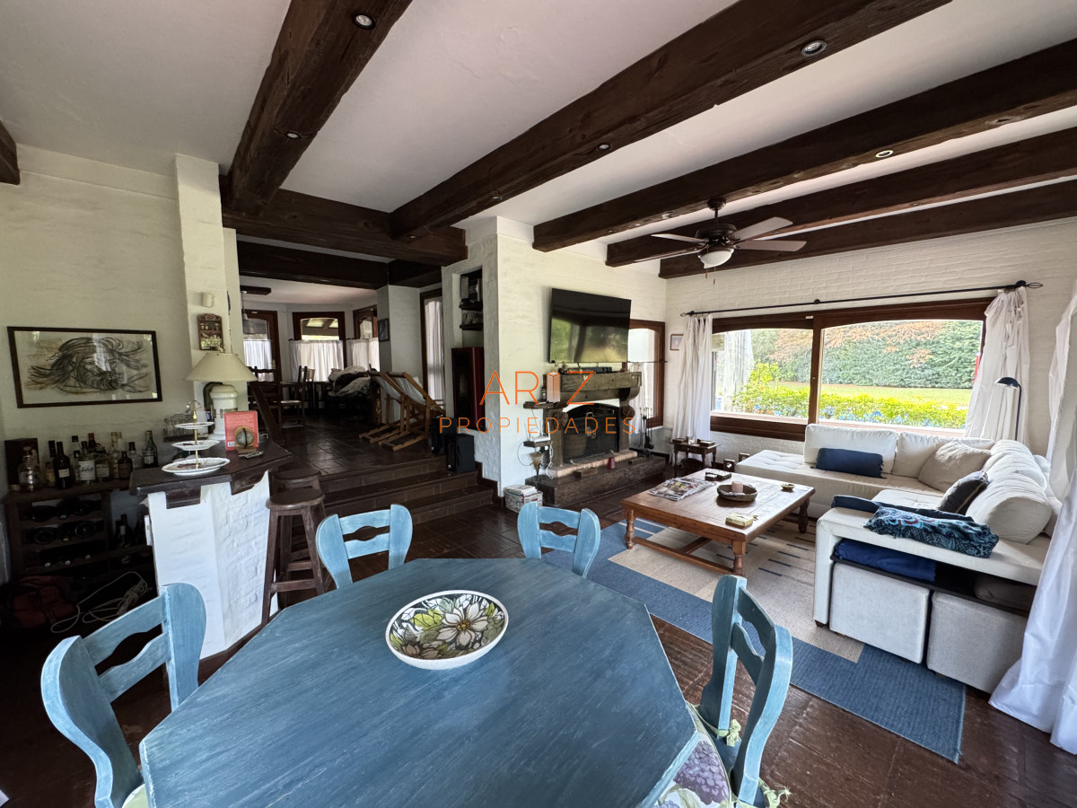 Casa ID.2441 - VENTA casa en solanas, 5 dormitorios, piscina, gran parque arbolado