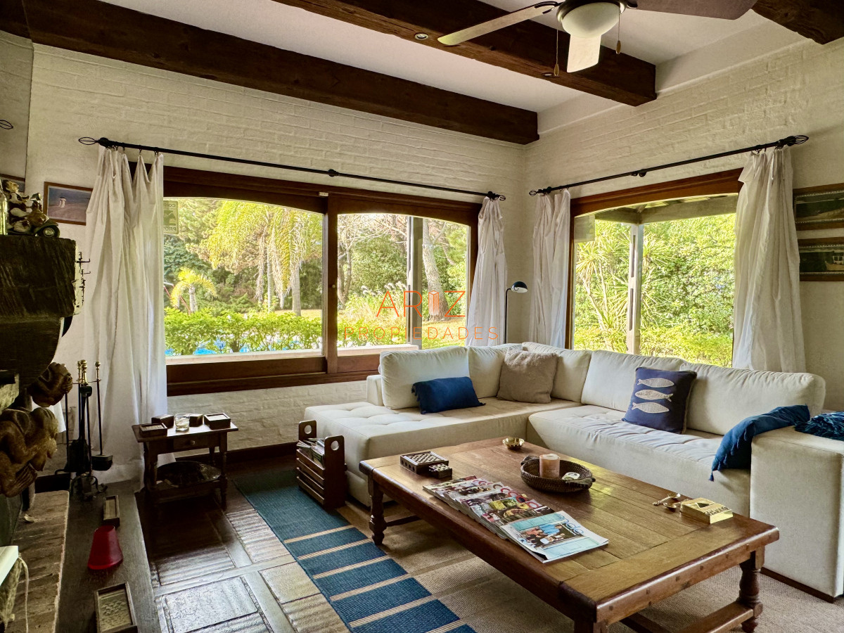 Casa ID.2441 - VENTA casa en solanas, 5 dormitorios, piscina, gran parque arbolado