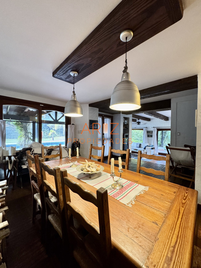 Casa ID.2441 - VENTA casa en solanas, 5 dormitorios, piscina, gran parque arbolado