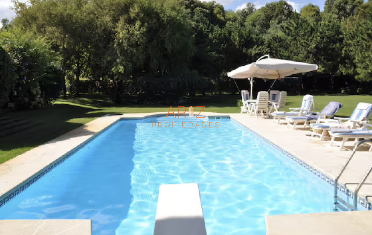 Casa ID.2441 - VENTA casa en solanas, 5 dormitorios, piscina, gran parque arbolado