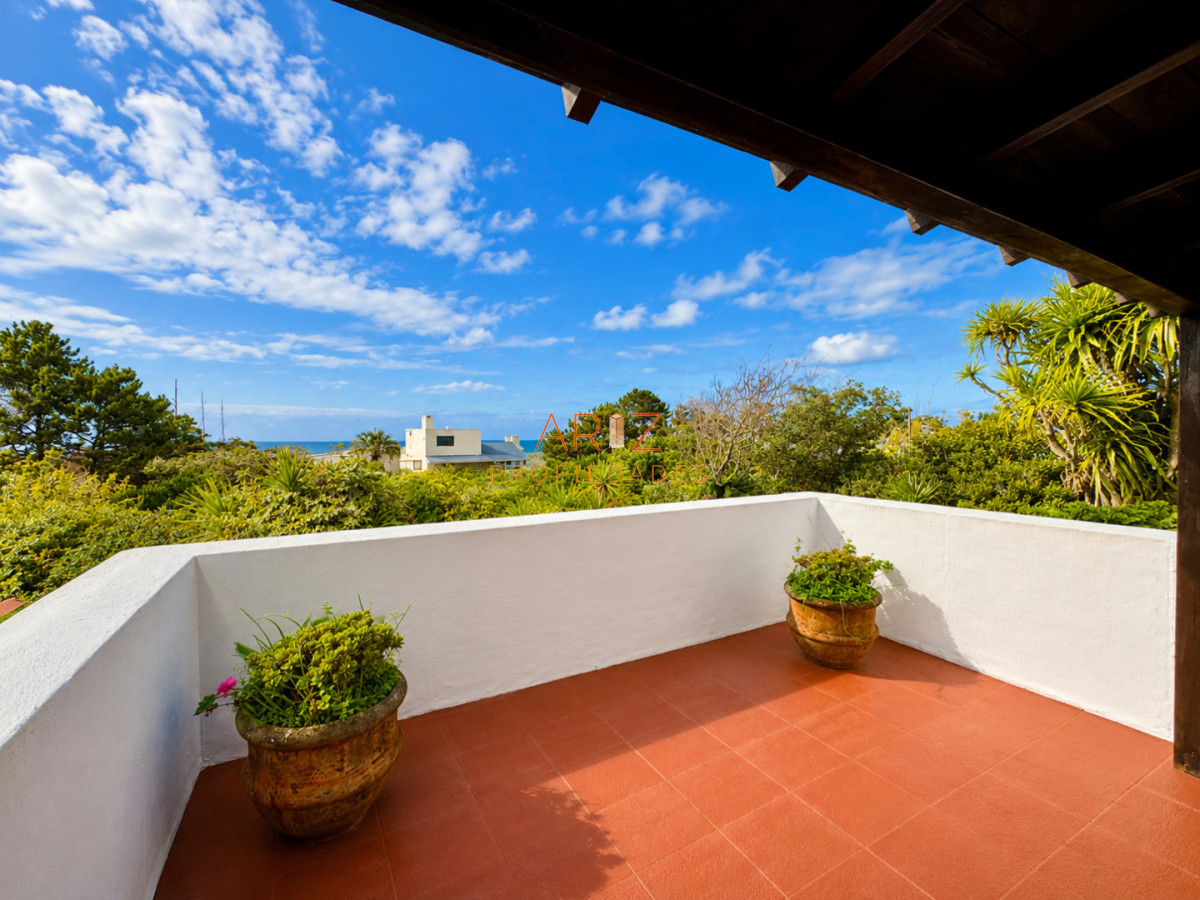 Casa ID.2441 - VENTA casa en solanas, 5 dormitorios, piscina, gran parque arbolado