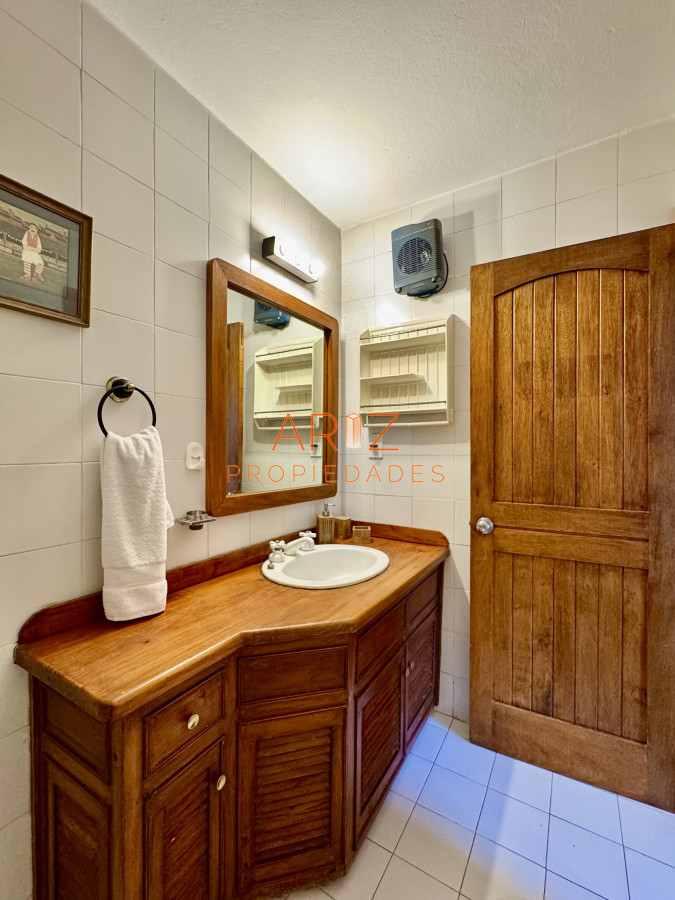 Casa ID.2441 - VENTA casa en solanas, 5 dormitorios, piscina, gran parque arbolado