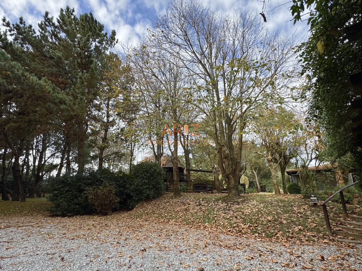 Casa ID.2441 - VENTA casa en solanas, 5 dormitorios, piscina, gran parque arbolado