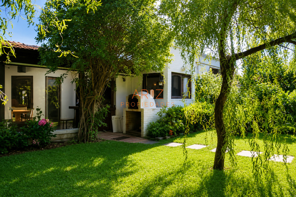 Casa ID.2441 - VENTA casa en solanas, 5 dormitorios, piscina, gran parque arbolado