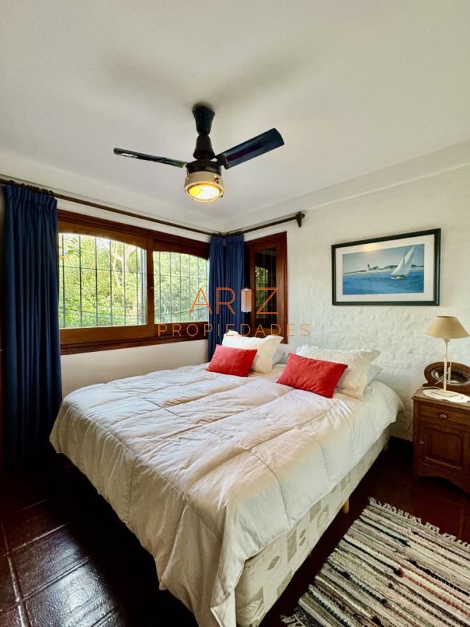Casa ID.2441 - VENTA casa en solanas, 5 dormitorios, piscina, gran parque arbolado
