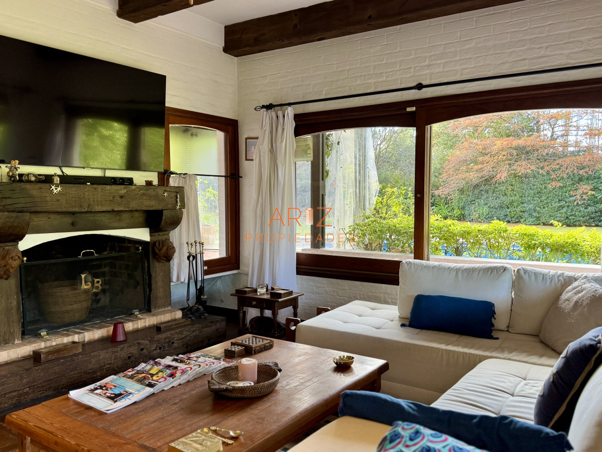 Casa ID.2441 - VENTA casa en solanas, 5 dormitorios, piscina, gran parque arbolado