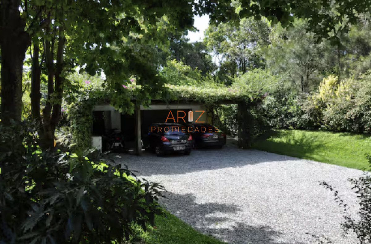 Casa ID.2441 - VENTA casa en solanas, 5 dormitorios, piscina, gran parque arbolado