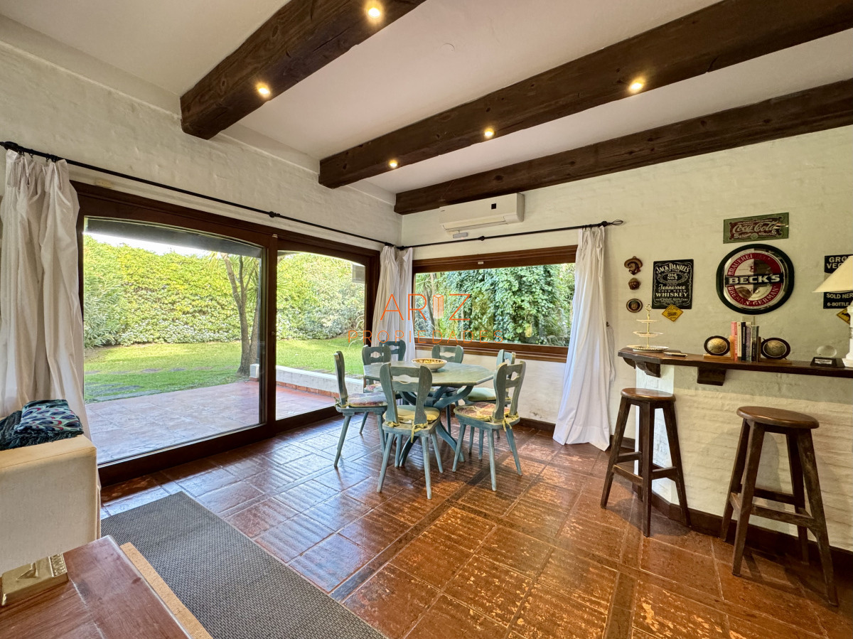 Casa ID.2441 - VENTA casa en solanas, 5 dormitorios, piscina, gran parque arbolado