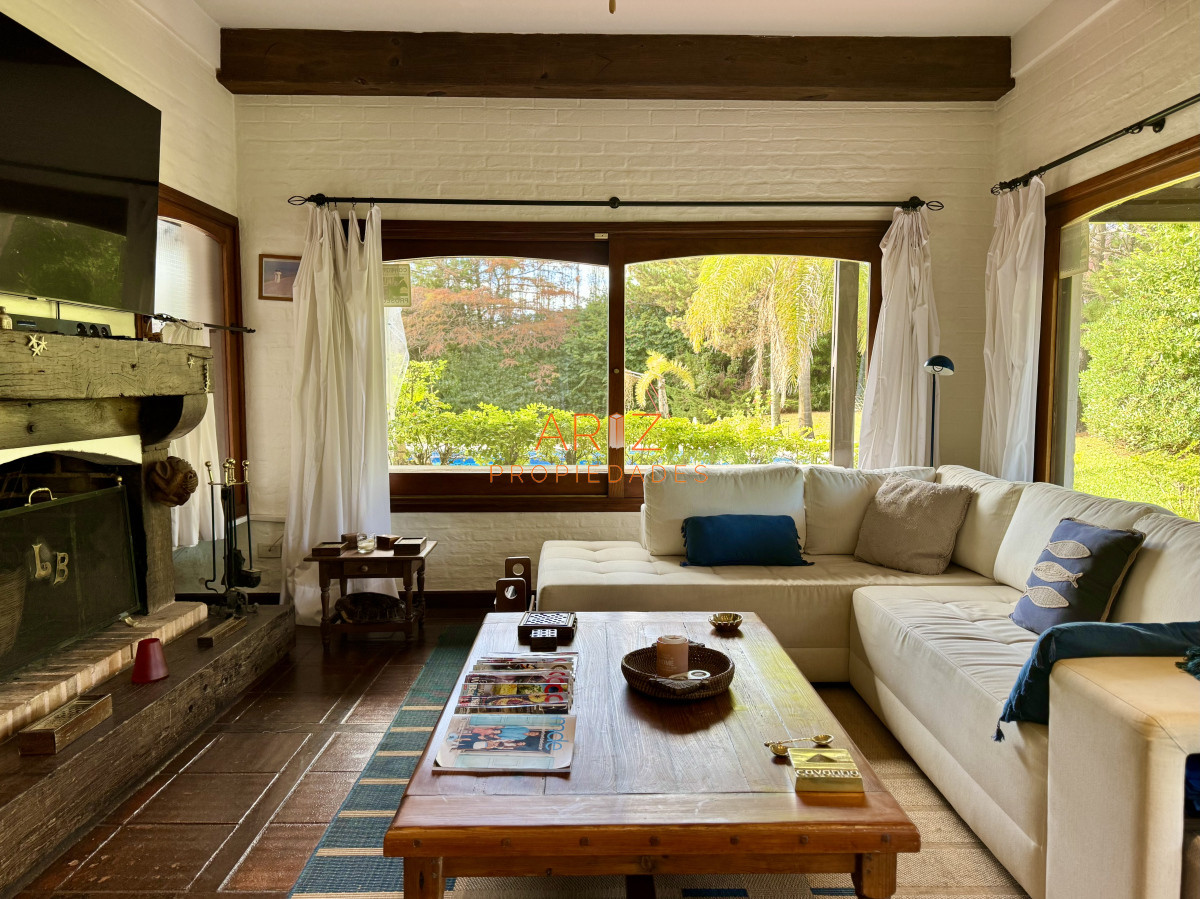 Casa ID.2441 - VENTA casa en solanas, 5 dormitorios, piscina, gran parque arbolado