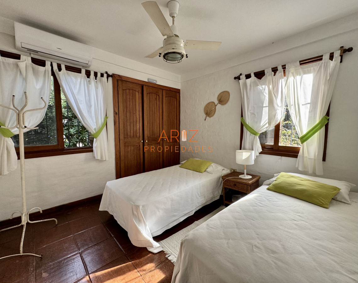 Casa ID.2441 - VENTA casa en solanas, 5 dormitorios, piscina, gran parque arbolado